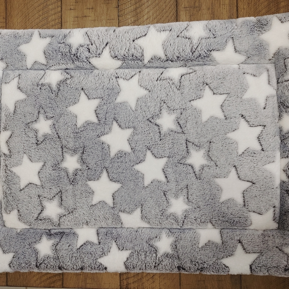 Plush Star Pattern Bath Mat - Gray and White